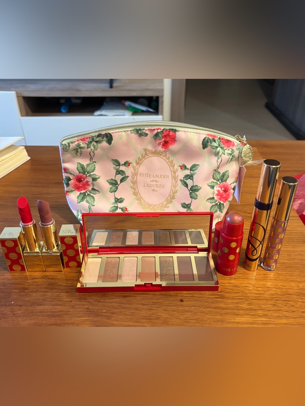 Estée Lauder 7-piece makeup set,coming from 2025 Holiday Blockbuster, full size!